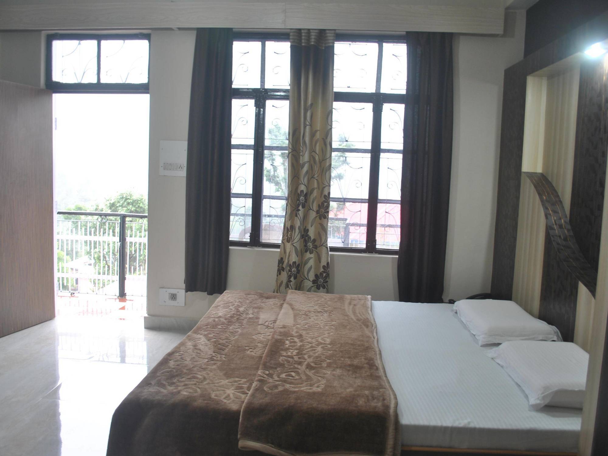 Dharamkot Inn Dharamshala Exteriör bild